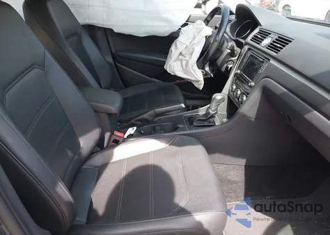 2017 Volkswagen Passat 1.8T R-Line z USA, uszkodzony, nr VIN 1VWDT7A31HC043618